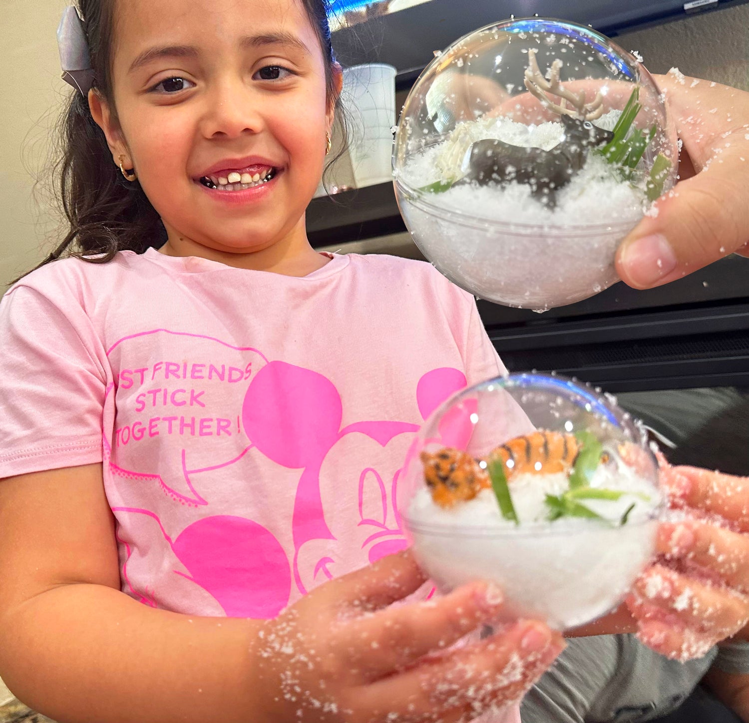 how to make instant snow globes fake snow for Christmas baubles