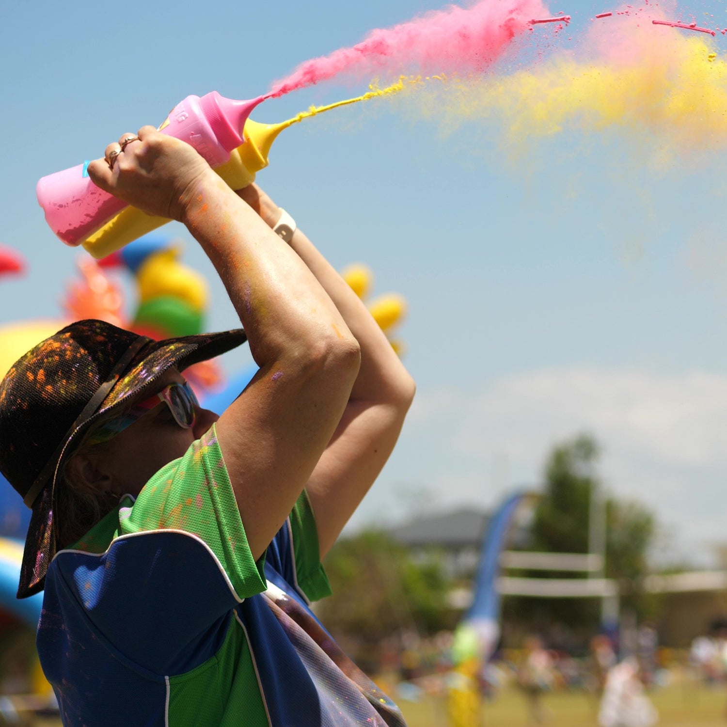 How to throw color run powder for a school color run squeeze bottles or hand