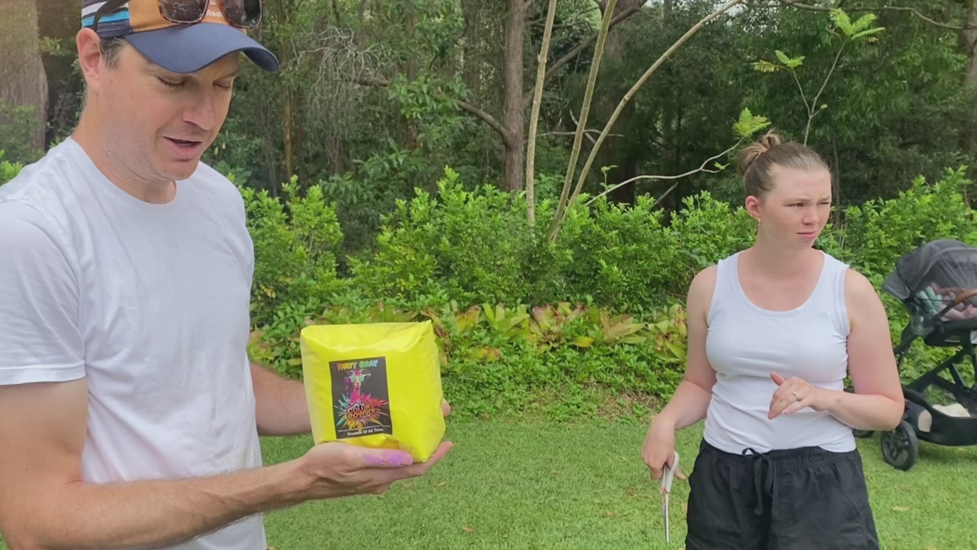Load video: How to distribute color powder for a color war